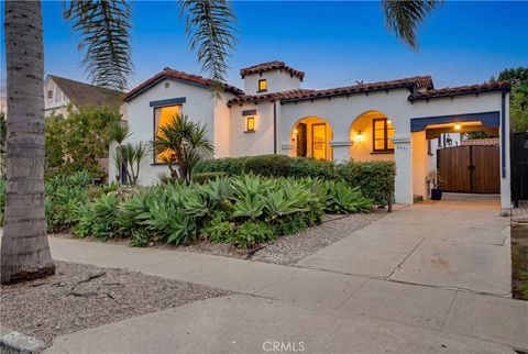 Photo of 2431 S Holt Ave, Los Angeles, CA 90034 (MLS # SB26128734)