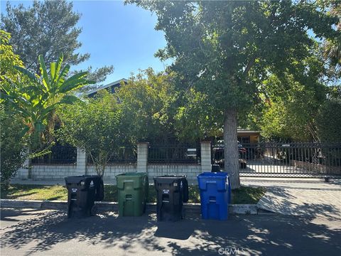 Photo of 7721 Rhea Avenue, Reseda, CA 91335 (MLS # SR26000590)