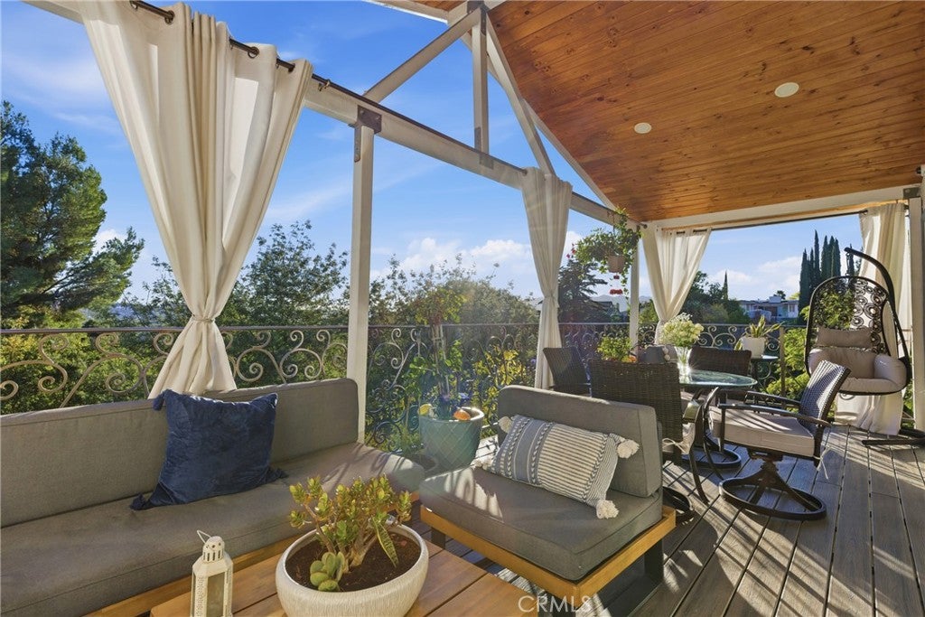760 Luton Dr, Glendale CA 91206
