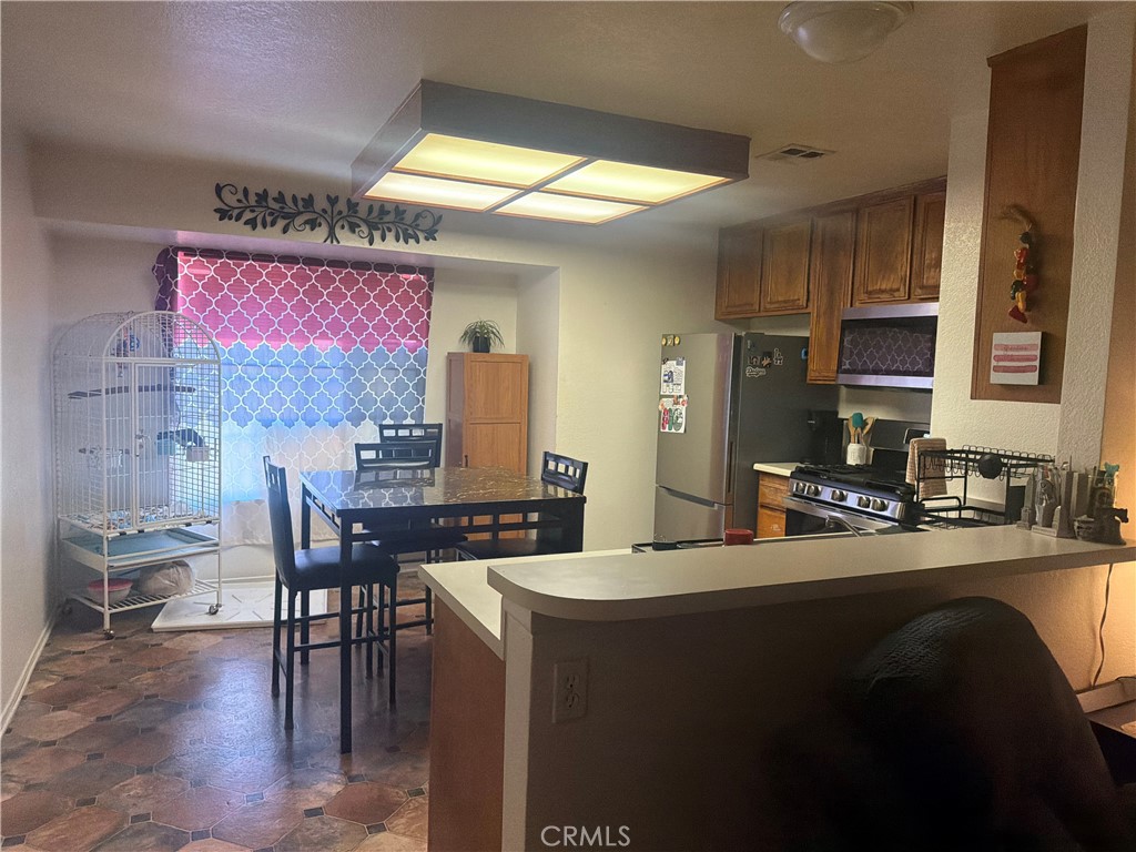 1365 CRAFTON Avenue 2052