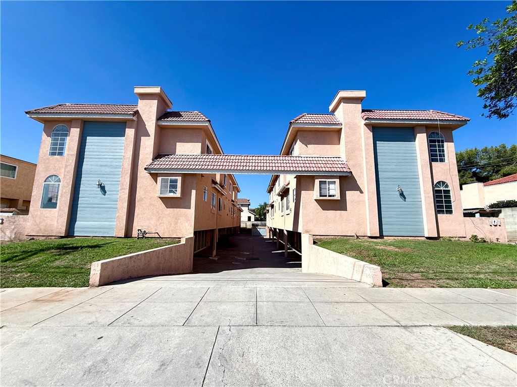 Welcome to our fully remodeled 2 bedroom, 1.5 bath + a den condo style like unit in the heart of Alhambra! Conveniently located to several restaurants,
convenience/grocery stores (such as Costco, Target, Albertsons, & Lohas Fresh Mart), schools (such as All Souls Elementary, William Northrup Elementary, & First Presbyterian School), coffee shops, and minutes away from the 10-freeways. Unit features new vinyl flooring, new kitchen cabinets with quartz countertops, fresh paint throughout the unit, new window blinds, central heating and air, and an automatic detached 2 car garage. Rent includes water & trash. Please note, owners are looking for applicants with a FICO score of 700+. Bank statements & employment will be verified.