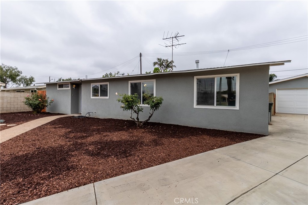 5921 Los Ramos Circle