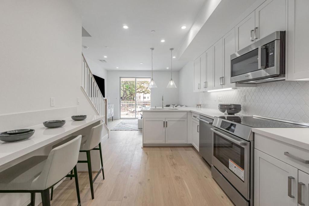 2775 Oak Road
