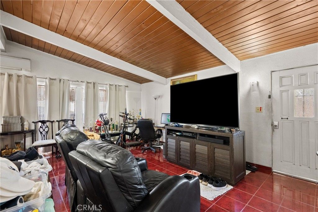 Photo of 11819 Chivers Avenue, Pacoima, CA 91331 (MLS # SR25233700)