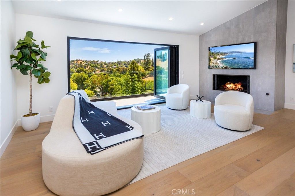 Photo of 4976 Llano Drive, Woodland Hills, CA 91364 (MLS # SR25105999)