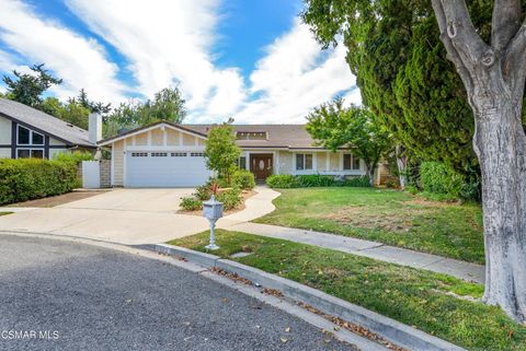 Photo of 5962 Oak Meadow Place, Oak Park, CA 91377 (MLS # 226000989)