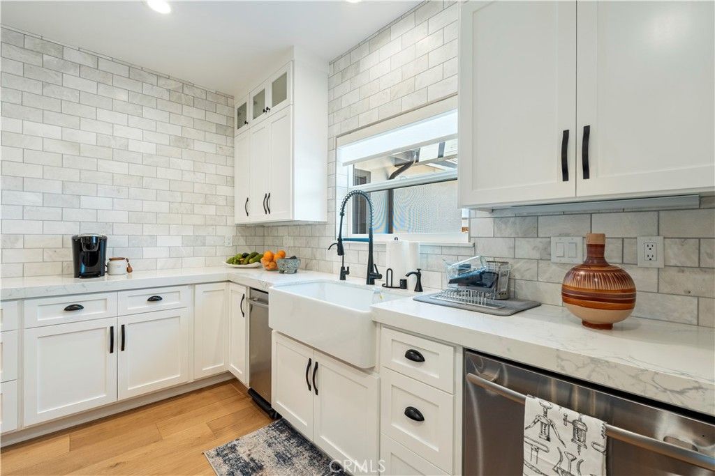 Photo of 23670 Shirwaun Rd, Apple Valley, CA 92307 (MLS # HD26035488)