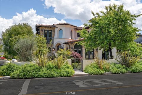 Photo of 718 N Poinsettia Avenue, Manhattan Beach, CA 90266 (MLS # SB25169588)
