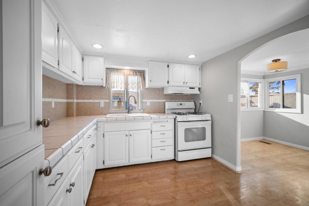 6460 Convoy Court 237