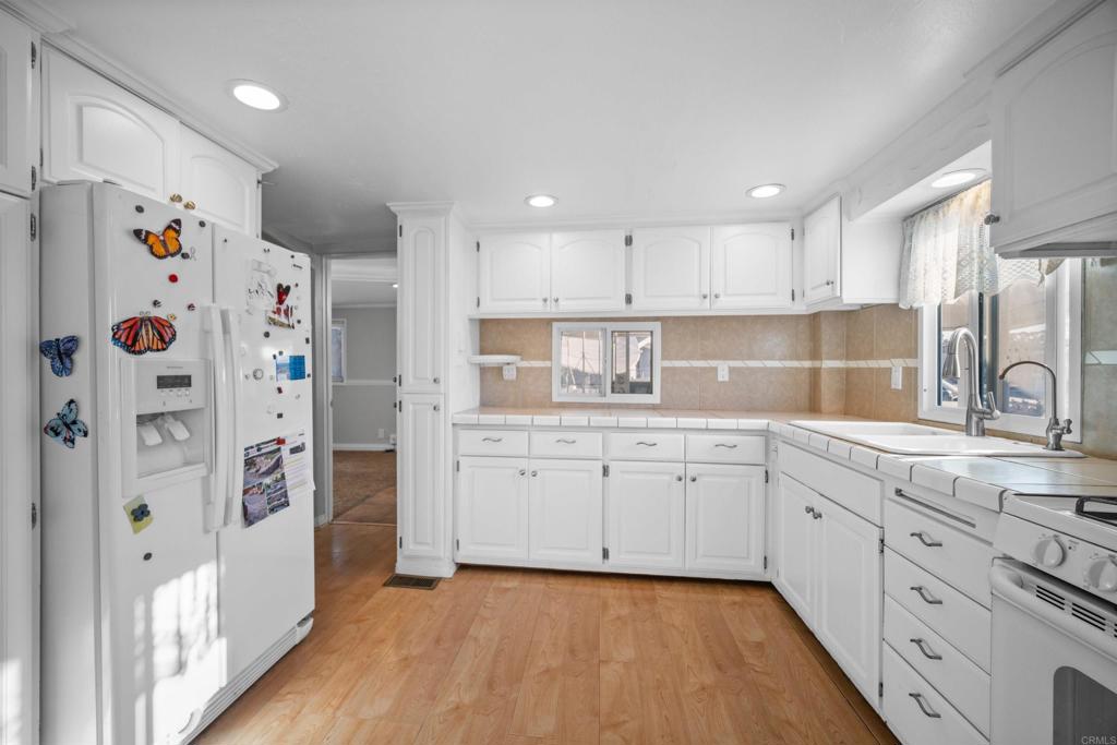 6460 Convoy Court 237