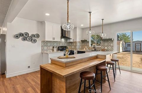 Photo of 9925 Redwood Ave, Hesperia, CA 92345 (MLS # CV26077536)