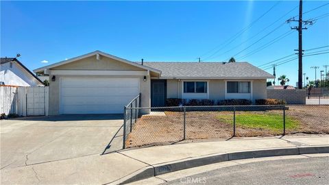 Photo of 1602 Heron Court, Redlands, CA 92374 (MLS # CV25197472)