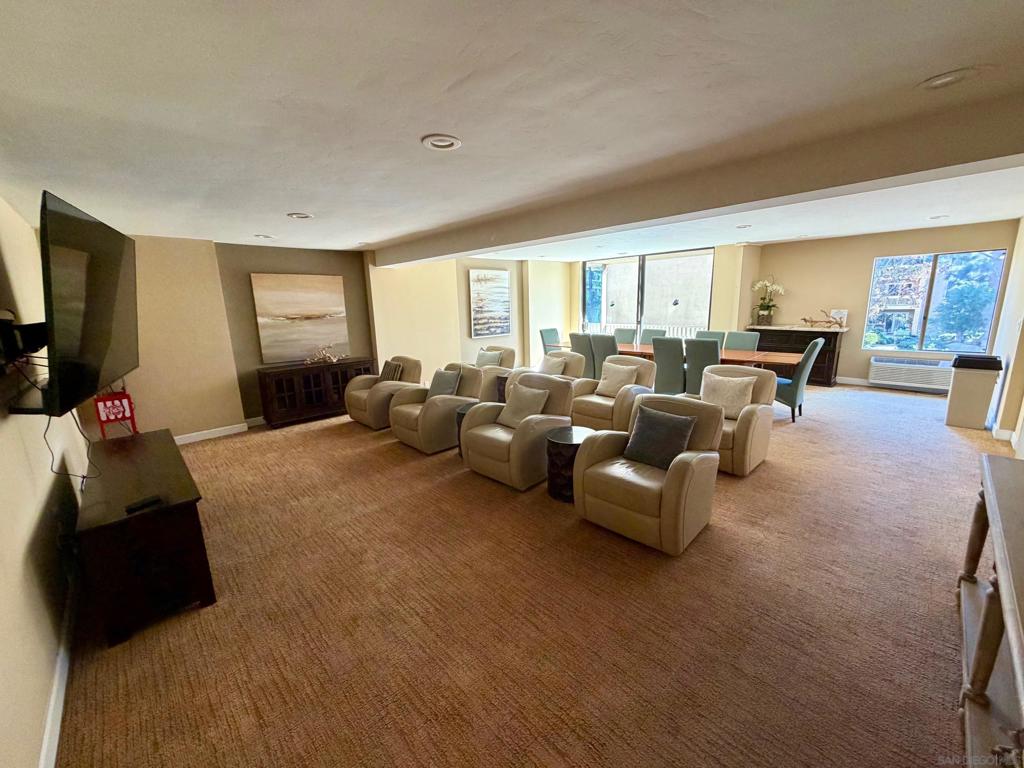 1885 Diamond St. 2-211