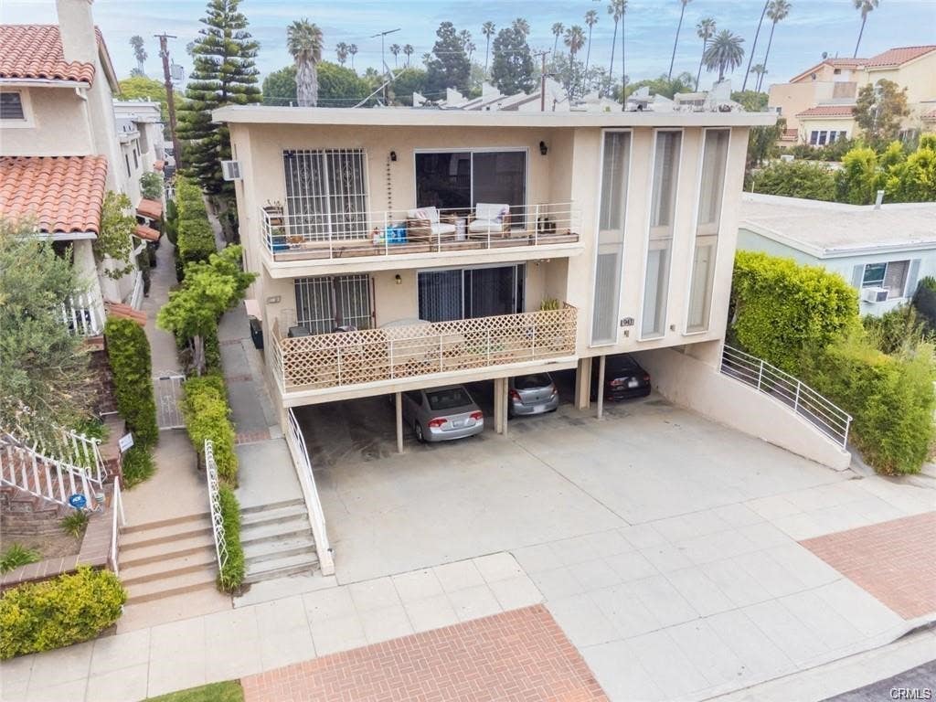 Photo of 943 19th ST, Santa Monica, CA 90403 (MLS # SR26140517)