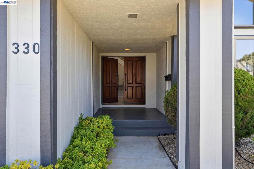 330 Tampa Ct