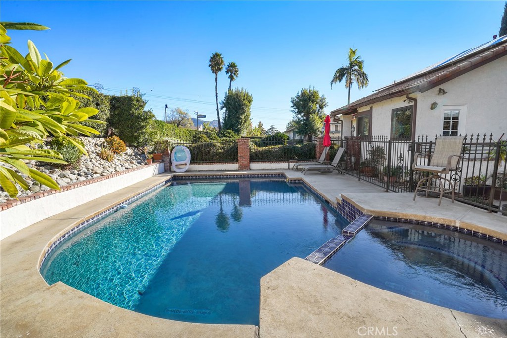 485 Wedgewood Court