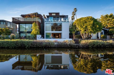 453 Sherman Canal Venice CA 90291