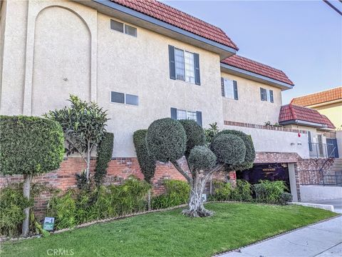 Photo of 13535 Yukon Avenue #10, Hawthorne, CA 90250 (MLS # SB25202483)