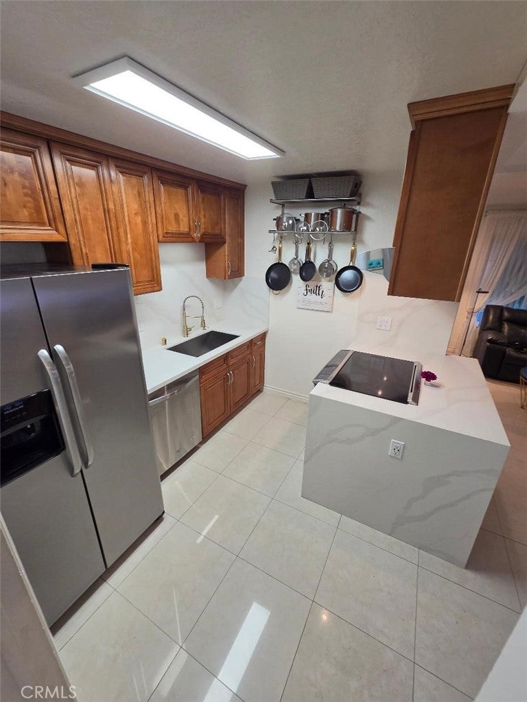 1010 W Macarthur Boulevard 77