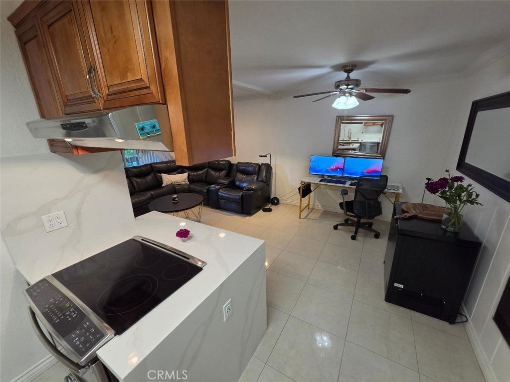 1010 W Macarthur Boulevard 77