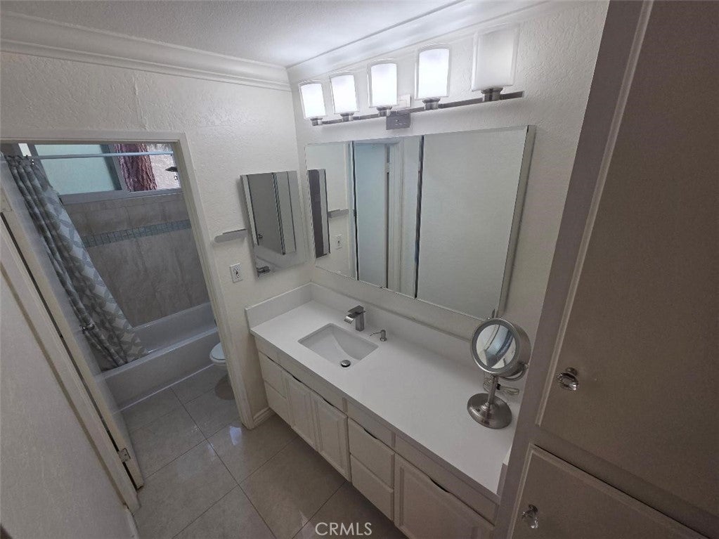 1010 W Macarthur Boulevard 77
