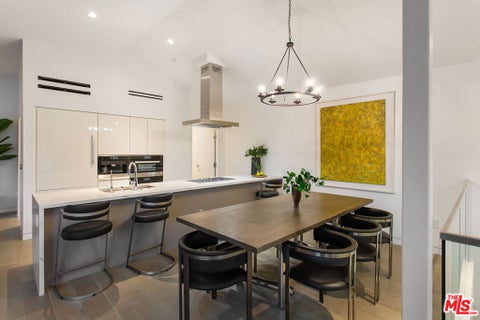 Photo of 8600 Wilshire Boulevard #TH3, Beverly Hills, CA 90211 (MLS # 26105107)