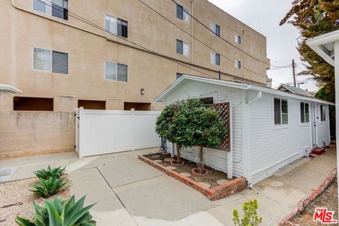 Photo of 11918 Rochester Avenue, Los Angeles, CA 90025 (MLS # 25631883)