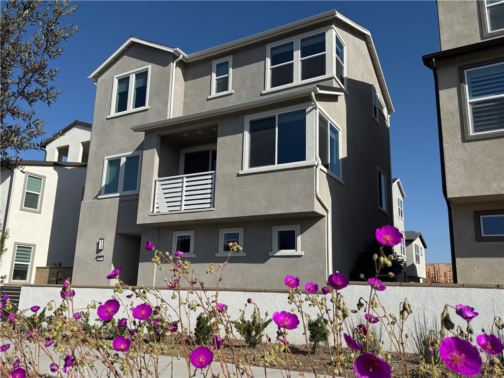 Brand new condominium, 3 bed, 3 bath.