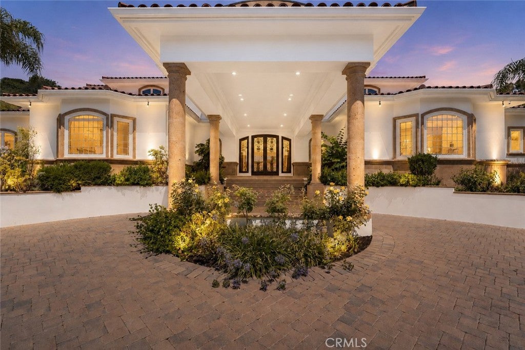 988 Candlecrest Drive