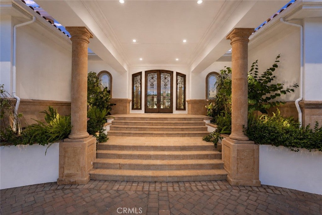 988 Candlecrest Drive