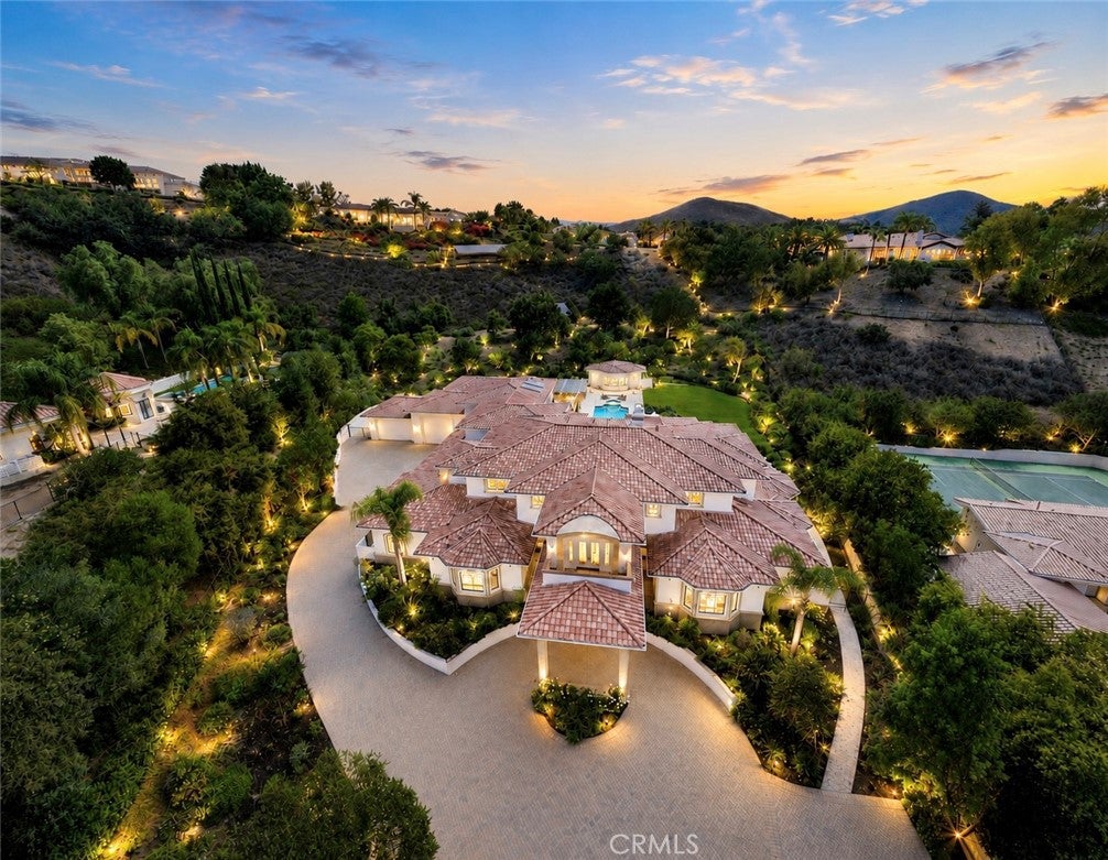 988 Candlecrest Drive