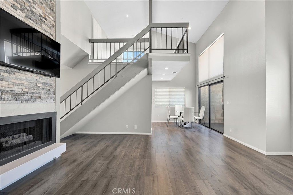 Photo of 18445 Hatteras St #403, Tarzana, CA 91356 (MLS # SR26036126)