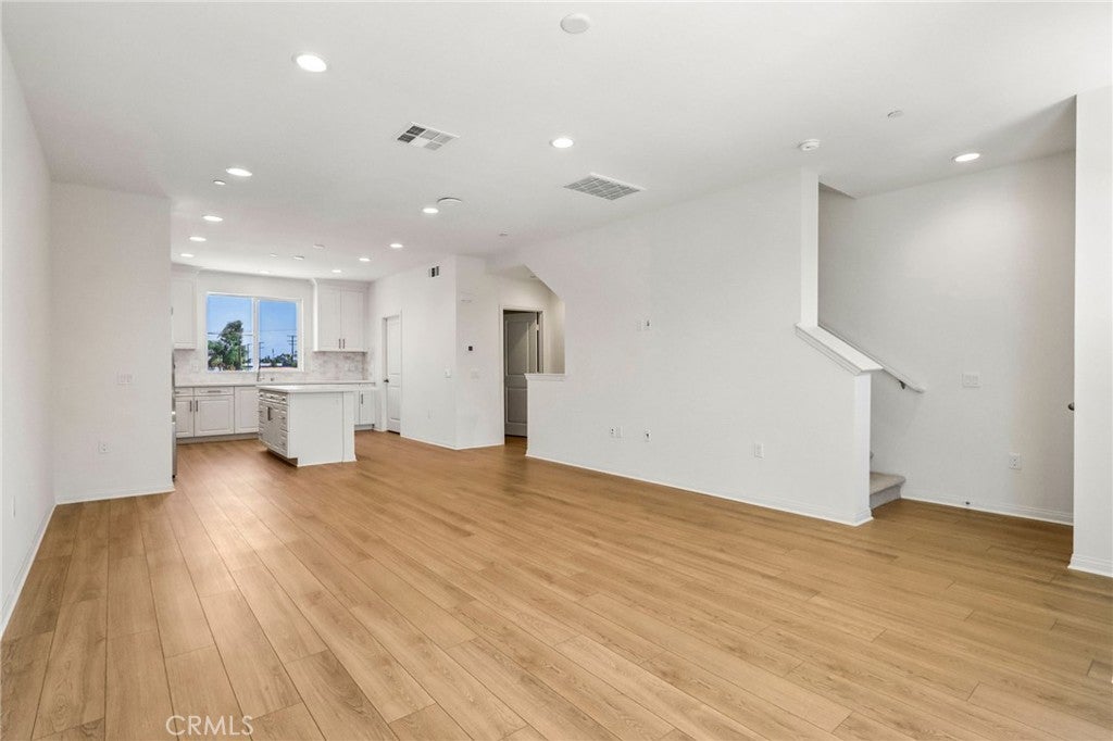 5876 Linden Ave Avenue 7