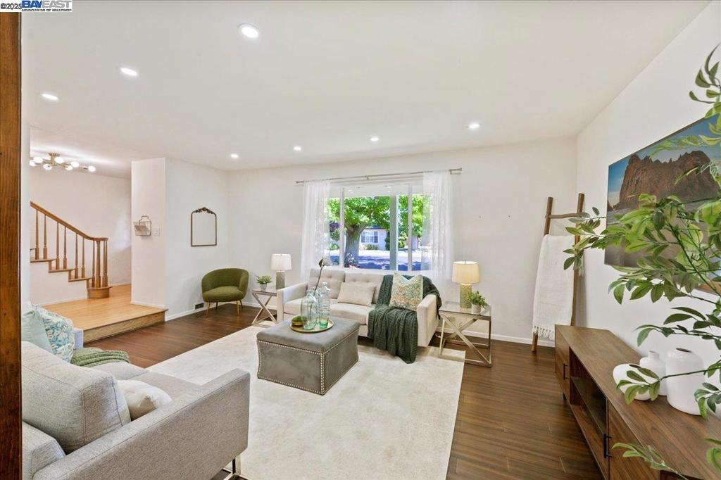 HIGHLAND OAKS - Residential