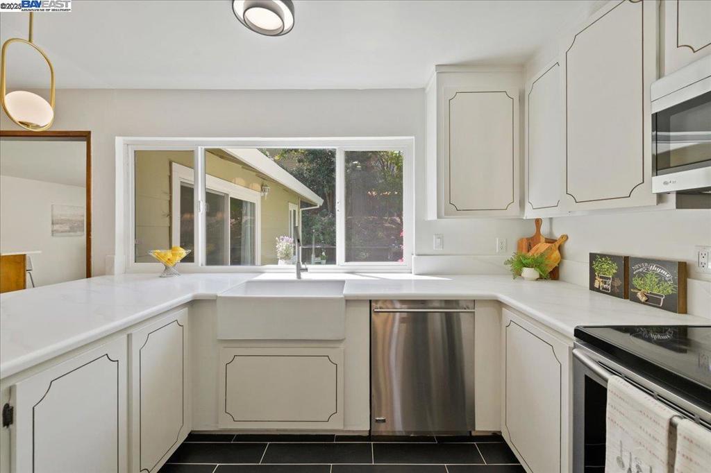HIGHLAND OAKS - Residential