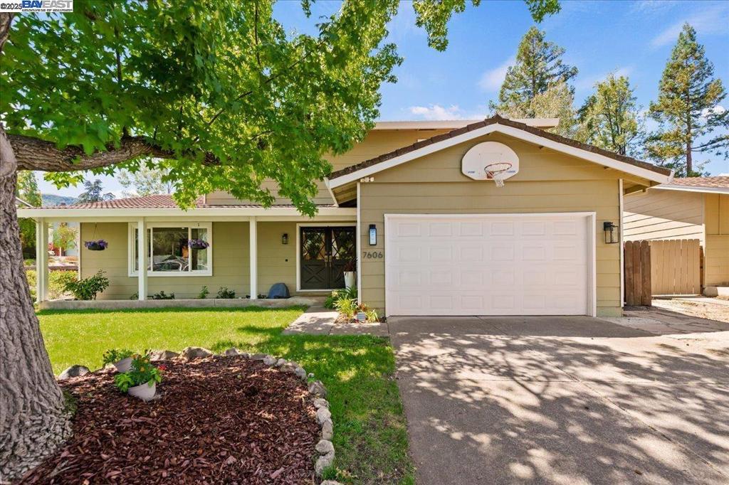 HIGHLAND OAKS - Residential