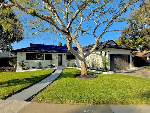 Photo of 2400 Terraine Ave, Long Beach, CA 90815 (MLS # DW26227658)