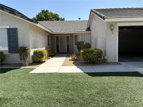 Photo of 13473 Paoha Road, Apple Valley, CA 92308 (MLS # HD26162947)