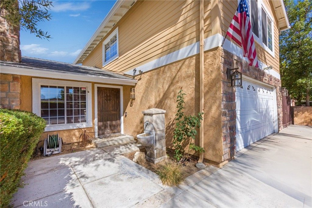 Photo of 1305 Sheffield Place, Thousand Oaks, CA 91360 (MLS # SR25170394)