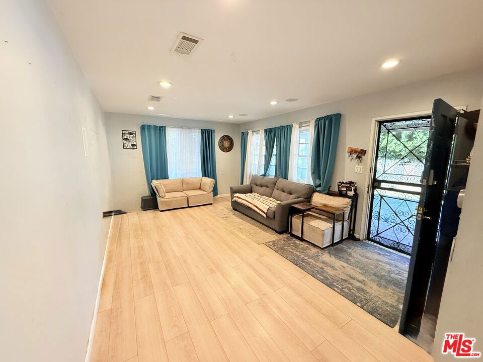 Properties 3 13200 Glamis Street