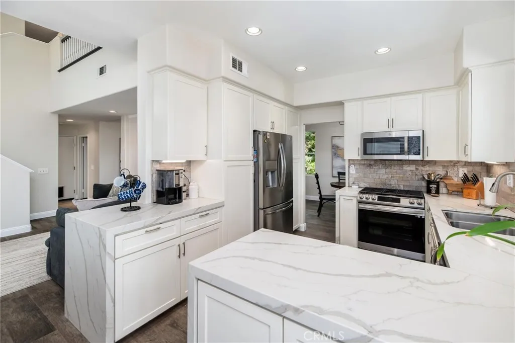 Rancho Santa Margarita, California 92688, United States, 4 Bedrooms Bedrooms, ,3 BathroomsBathrooms,Residential,Active,220445