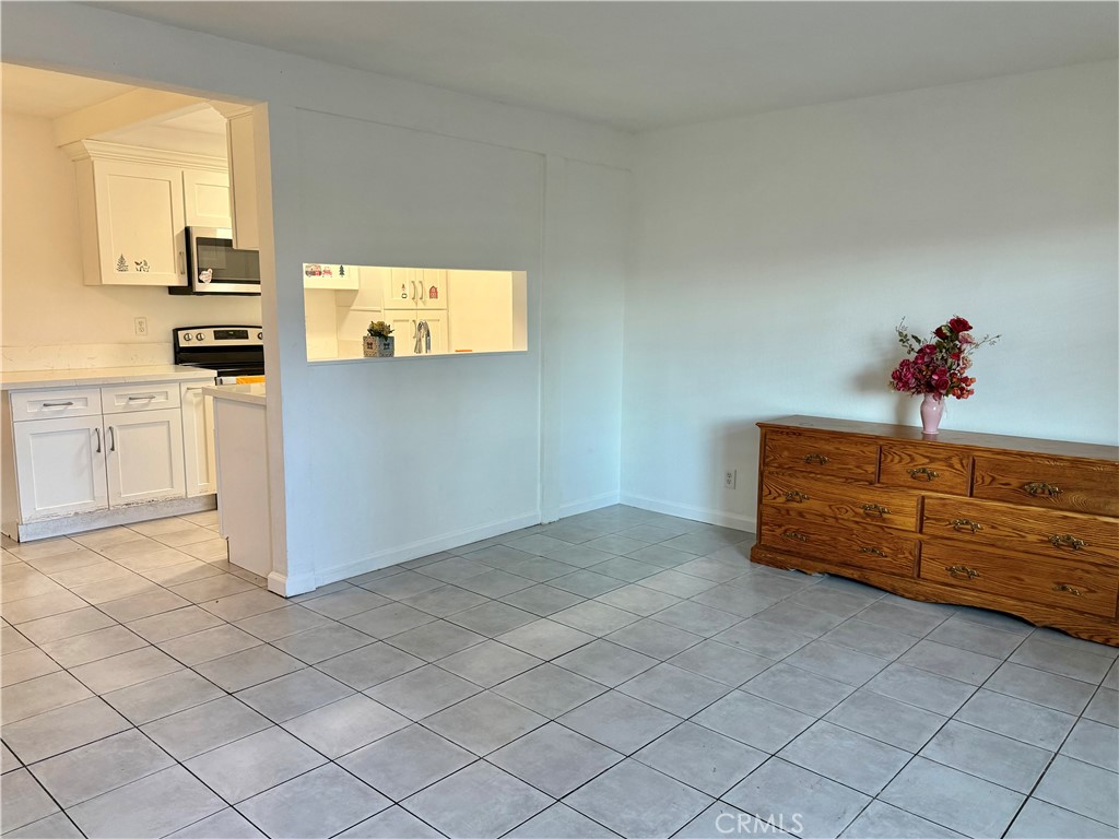 1735 E Washington Street G12