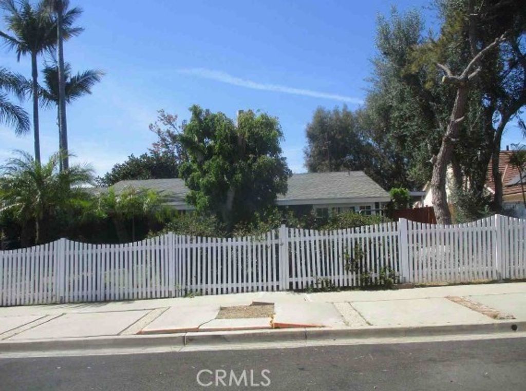 Photo of 13571 Laurinda Way, Santa Ana, CA 92705 (MLS # OC26071167)