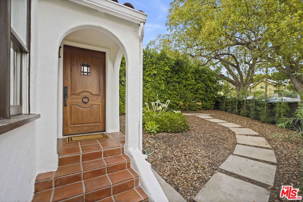 Photo of 949 N Avenue 49 Ave, Los Angeles, CA 90042 (MLS # 26650605)