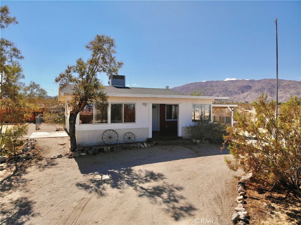 Photo of 75127 Mayfair Dr, Twentynine Palms, CA 92277 (MLS # JT26038933)