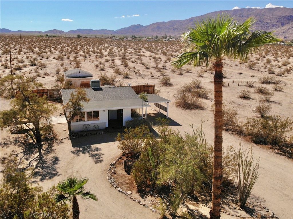 Photo of 75127 Mayfair Dr, Twentynine Palms, CA 92277 (MLS # JT26038933)