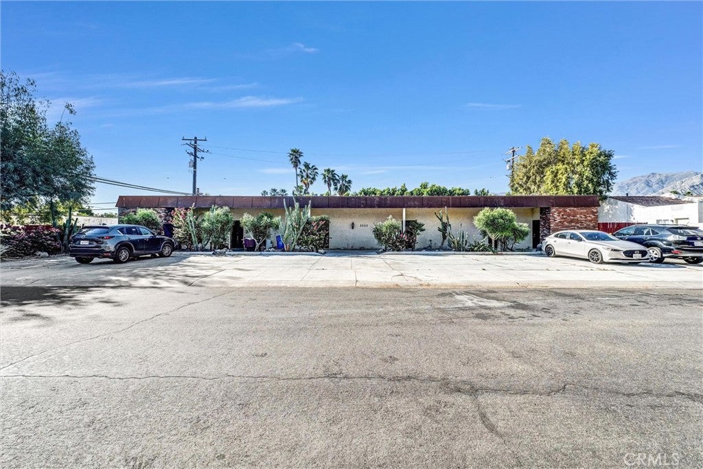3737 E Calle De Carlos