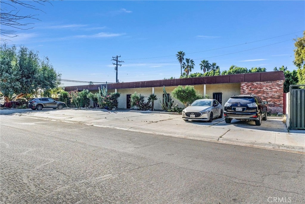 3737 E Calle De Carlos