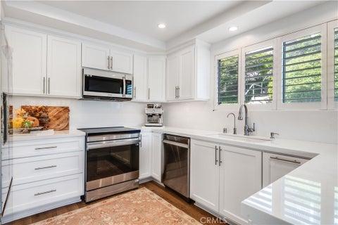 Photo of 32679 Seagate DR, Rancho Palos Verdes, CA 90275 (MLS # PV26220372)