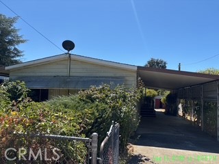 Quiet end of the road living.  Close to the lake and town. 2 bedroom 2 bath home with a fenced lot and shed.  Breakfast bar and dining area or tv room.